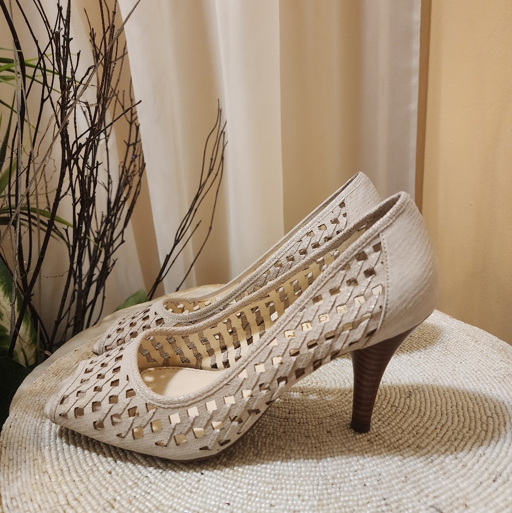 Arturo Chiang Open Toe cream Braided Leather Pump Heels Women Size 7.